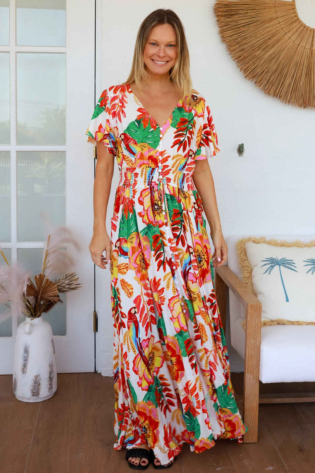 Amora Maxi Dress – White Floral Print